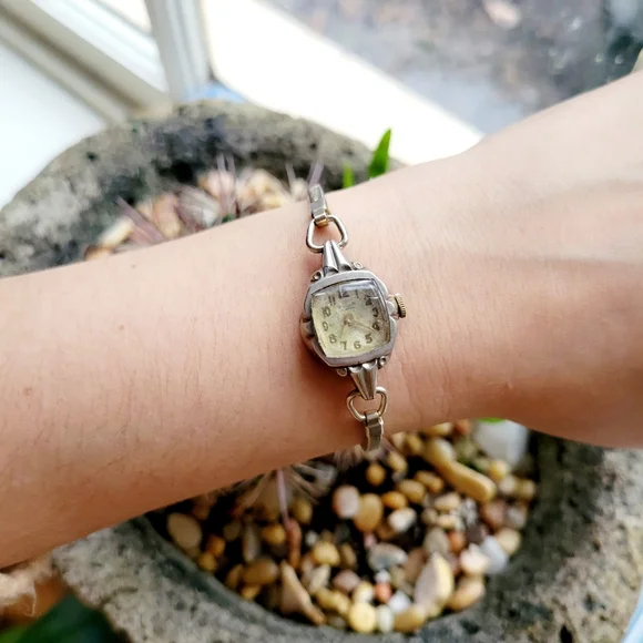 Accessories | Vintage Buler 17 Jewels Silver Gold Watch  display picture 3